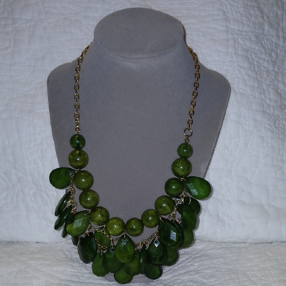 ✨️SOLD✨️Erica Lyons Chic Green Statement Necklace - Picture 1 of 4